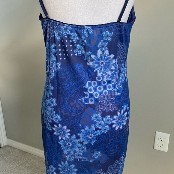 Victoria's Secret Navy Floral Chemise - Picture 5 of 8